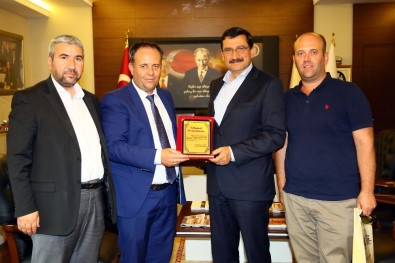 Batı Trakyalı Türk Belediye Başkanı, Mustafa Ak'ı Ziyaret Etti