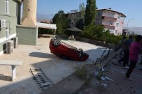 KARKıN - Freni Boşalan Otomobil Cami Avlusuna Devrildi