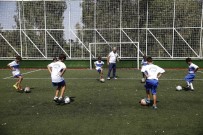 YILDIZ FUTBOLCU - Geleceğin Yıldızları Konak'ta Yetişiyor