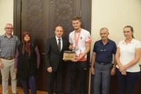 ORHAN ÇIFTÇI - Vali Çiftçi, Olimpiyat Şampiyonu Süzen'e Başarılarının Devamını Diledi