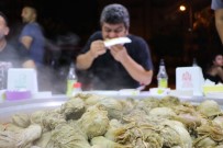 Adanalılar Sabaha Kadar Şırdan Yiyor