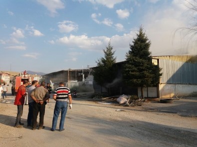 Afyonkarahisar'da Kalem Fabrikasında Yangın