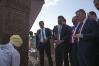 Bakan Ağbal, Ahlat'ın Tarihi Mekanları Gezdi