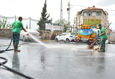 Beyoğlu'nda Cadde Ve Sokaklar Sabunlu Su İle Yıkanıyor