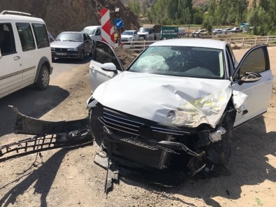 Bingöl'de Trafik Kazası Açıklaması 4 Yaralı