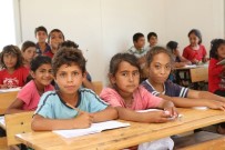 ÜMİT HÜSEYİN GÜNEY - Büyükler Bahçede, Çocuklar Derste