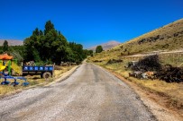 KURUCUOVA - Malatya'da Mahalle Yolları Asfaltlanıyor