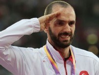 DÜNYA ATLETİZM ŞAMPİYONASI - Ramil Guliyev altın madalyasını törenle aldı
