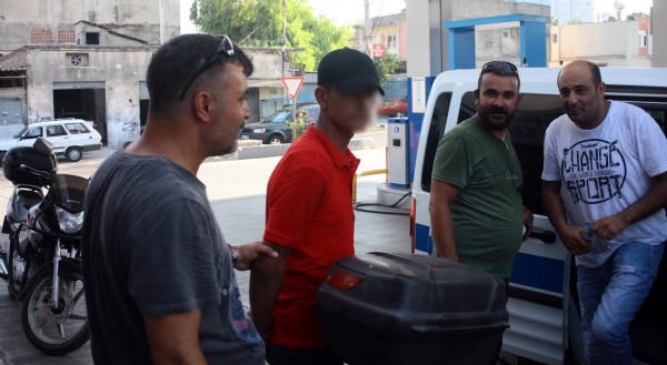 Polisi görünce uyuşturucu hapları poşetiyle birlikte yuttu