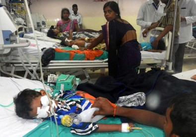 Hindistan'da Hastanede Oksijen Yokluğundan 30 Çocuk Öldü İddiası