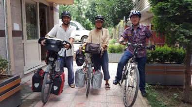 İtalya'dan Yola Çıkan Bisikletli Çift Japonya'ya Bisiklet İle Gidiyor