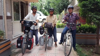 İtalya'dan Yola Çıkan Bisikletli Çift Japonya'ya Bisiklet İle Gidiyorlar