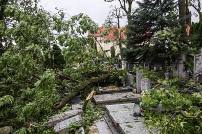 Polonya'da Fırtına Açıklaması 4 Ölü, 28 Yaralı