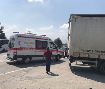 Sakarya'da Motosiklet, Tırın Altında Kaldı Açıklaması 1 Yaralı