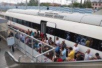 ALI DINÇER - Tren Seferleri Durmuştu Açıklaması Yolcular Otobüslerle Taşınıyor
