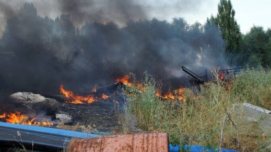Ankara'da Belediyenin Hurda Deposunda Yangın