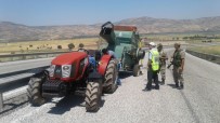 İSMAIL KORKMAZ - Bağlı Olduğu Traktörden Ayrılan Patos Makinesi Devrildi