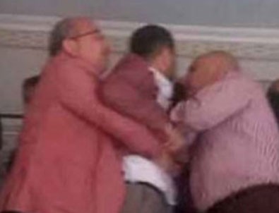 CHP'li belediye başkanı karakol bastı