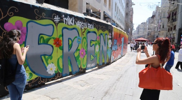 Eren Bülbül için İstiklal'de grafiti yapıldı