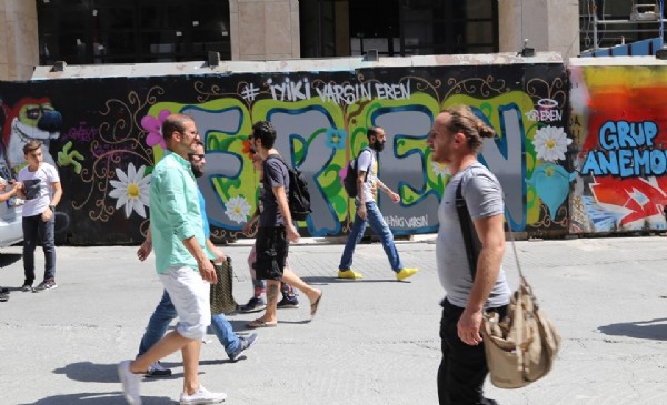 Eren Bülbül için İstiklal'de grafiti yapıldı