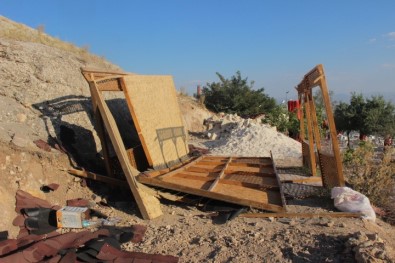 Elazığ'da Kamelya Çöktü Açıklaması 2 İşçi Yaralandı