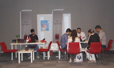 İbn Haldun Üniversite'sinde Kayıt Heyecanı Başladı