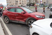 Kocaeli'de 3 Araç Birbirine Girdi