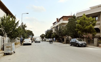Silahlı Soyguncular Bakırköy'de Yüklü Miktarda Parayı Çalarak Kayıplara Karıştı