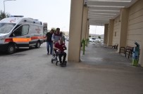 YARALI KADIN - Siverek'te Trafik Kazası Açıklaması 3'Ü Çocuk 5 Yaralı