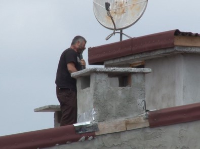 Esenyurt'ta Pompalı Tüfekle Binanın Çatısına Çıkan Şahıs Polis Tarafından Yakalandı