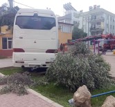 AKALAN - Eve Çarpıp, Oyun Parkına Daldı!