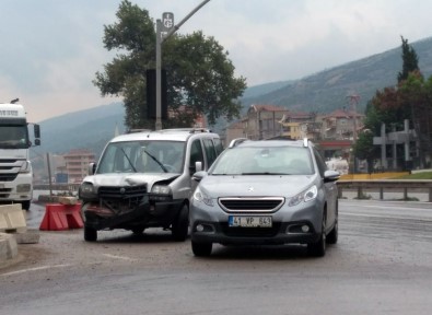 Kocaeli'de 3 Ayrı Trafik Kazası Açıklaması 10 Yaralı