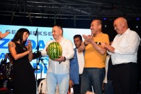 Konserde Karpuzlu Doğum Günü Sürprizi