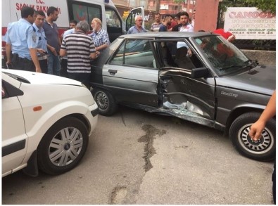 Kozan'da Trafik Kazası;2 Yaralı