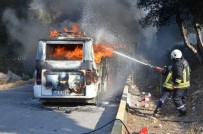 SÖNDÜRME TÜPÜ - Milas'ta Seyir Halindeki Minibüs Alev Alev Yandı