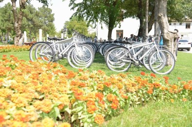 Başkan Atilla'dan 100 Çocuğa 100 Bisiklet