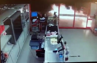 Eyüp'te Markete Molotoflu Saldırı Kamerada