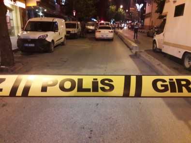 Gaziosmapaşa'da Olaylı Gece Açıklaması 1'İ Polis 2 Yaralı