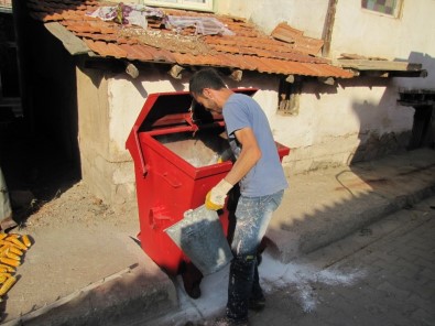 Hisarcık'ta Çöp Konteynerleri Temizleniyor