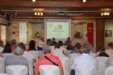 Kuşadası'nda 'Edebiyat Ve Sinema İlişkisi' Konulu Panel Düzenlendi