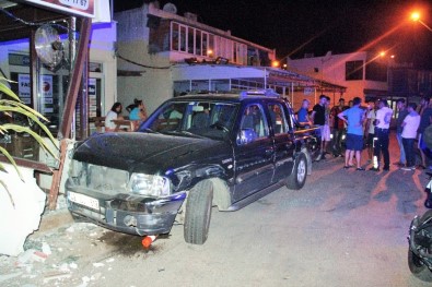 Alkollü Sürücü 5 Otomobile Çarptıktan Sonra Dükkana Daldı