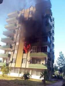 Silifke'de 50 Kişinin Yaşadığı Apartmanda Korkutan Yangın