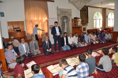 Vali Demirtaş, Kur'an-I Kerim Eğitimini Tamamlayan Öğrencileri Ödüllendirdi