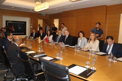 Bakan Özlü Yabancı Bakanlarla Görüştü