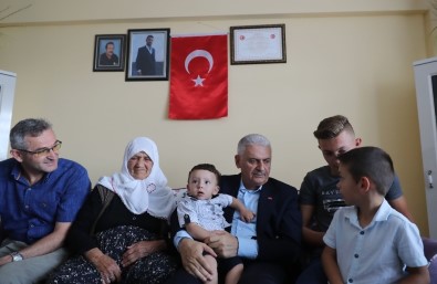 Başbakan Yıldırım'dan 15 Temmuz Şehidi Samet Cantürk'ün Ailesine Taziye Ziyareti