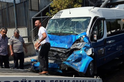 Başkent'te Dolmuş EGO Otobüsüne Çarptı Açıklaması 9 Yaralı