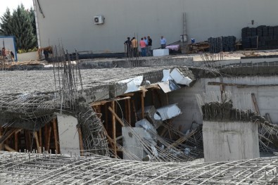 Başkent'te İnşaat Kirişleri Çöktü Açıklaması 2 İşçi Yaralı