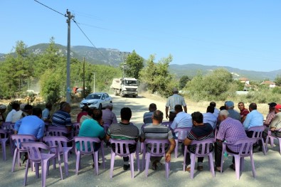 Burdur'da Köylülerin Sandalyeli Yol Kapatma Eylemi
