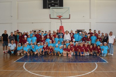 Dinar Belediyesi'nden, Yaz Spor Okulu Öğrencilerine Büyük Jest