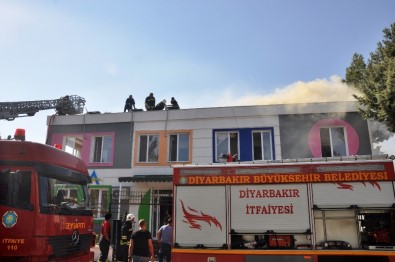 Diyarbakır'da Rehabilitasyon Merkezinde Çıkan Yangın Korkuttu